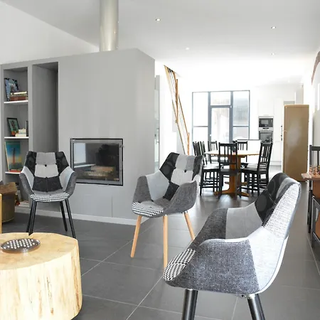 Retreat, Fernelmont, Cleaning Included *